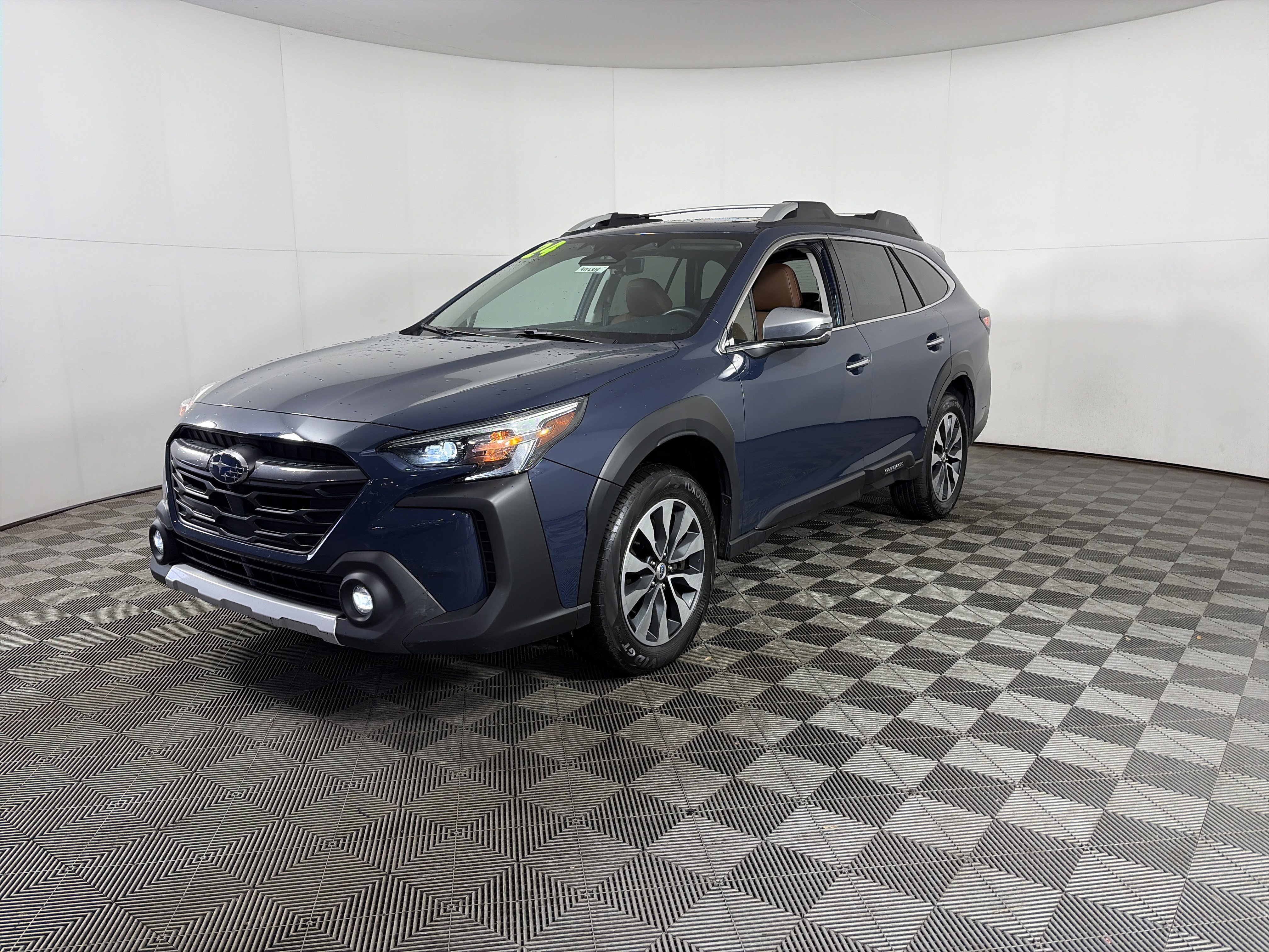 Used 2024 Subaru Outback Touring image 3