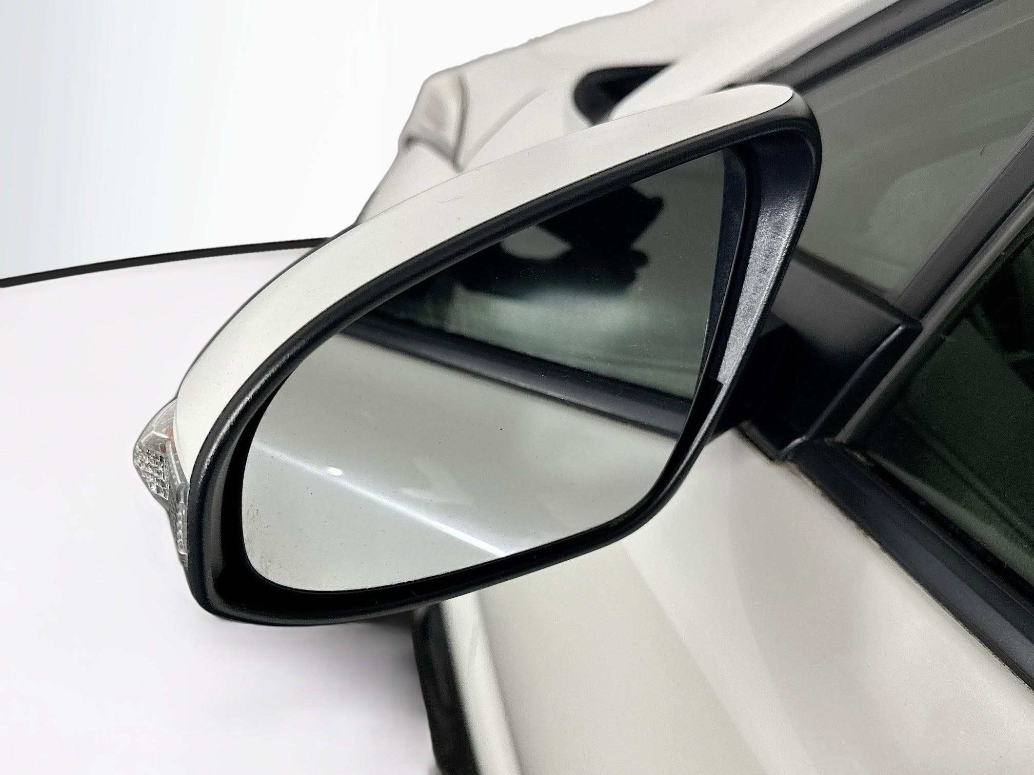 Used 2018 Toyota C-HR XLE FWD image 16