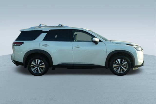 Used 2025 Nissan Pathfinder SL AWD/4WD image 10