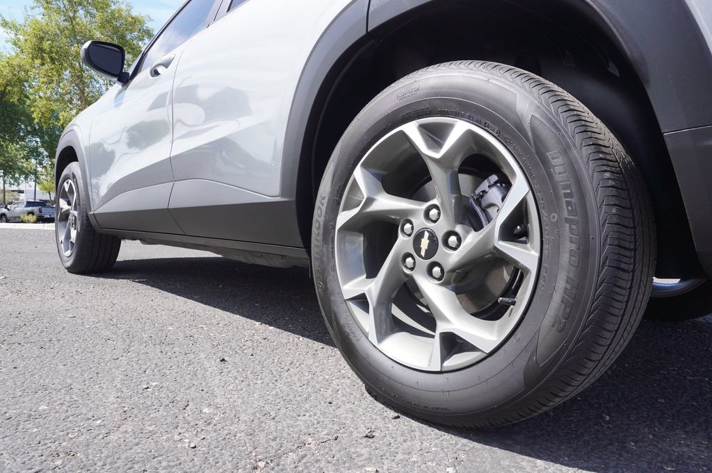 Used 2024 Chevrolet Trax LT w/ Driver Confidence Package FWD image 8