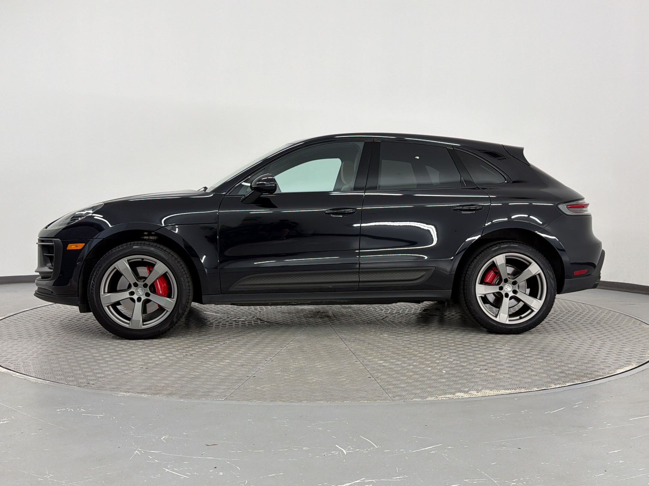 Certified 2023 Porsche Macan S AWD/4WD image 2