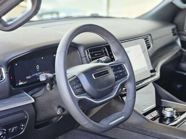Used 2024 Jeep Wagoneer L Series II RWD image 12