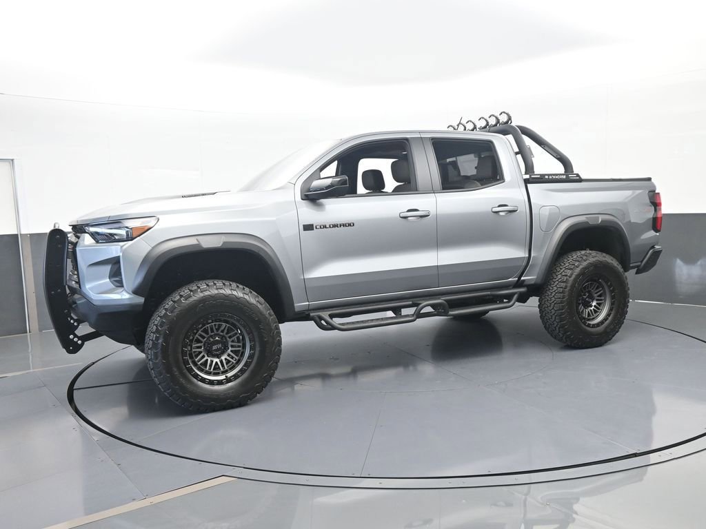 Used 2025 Chevrolet Colorado ZR2 w/ Technology Package AWD/4WD image 2