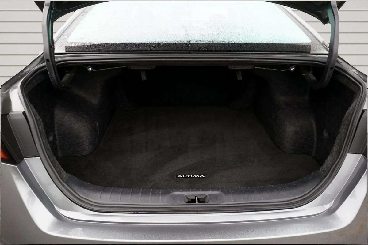 Used 2025 Nissan Altima 2.5 SV FWD image 10