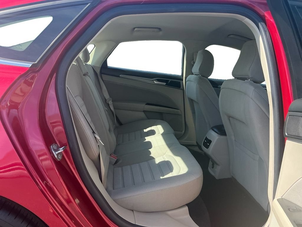 Used 2020 Ford Fusion SE FWD image 23