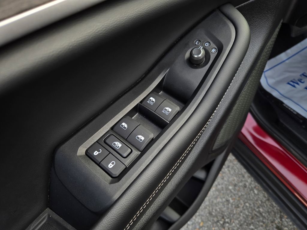 Used 2025 Jeep Grand Cherokee Limited w/ Black Appearance Package image 12