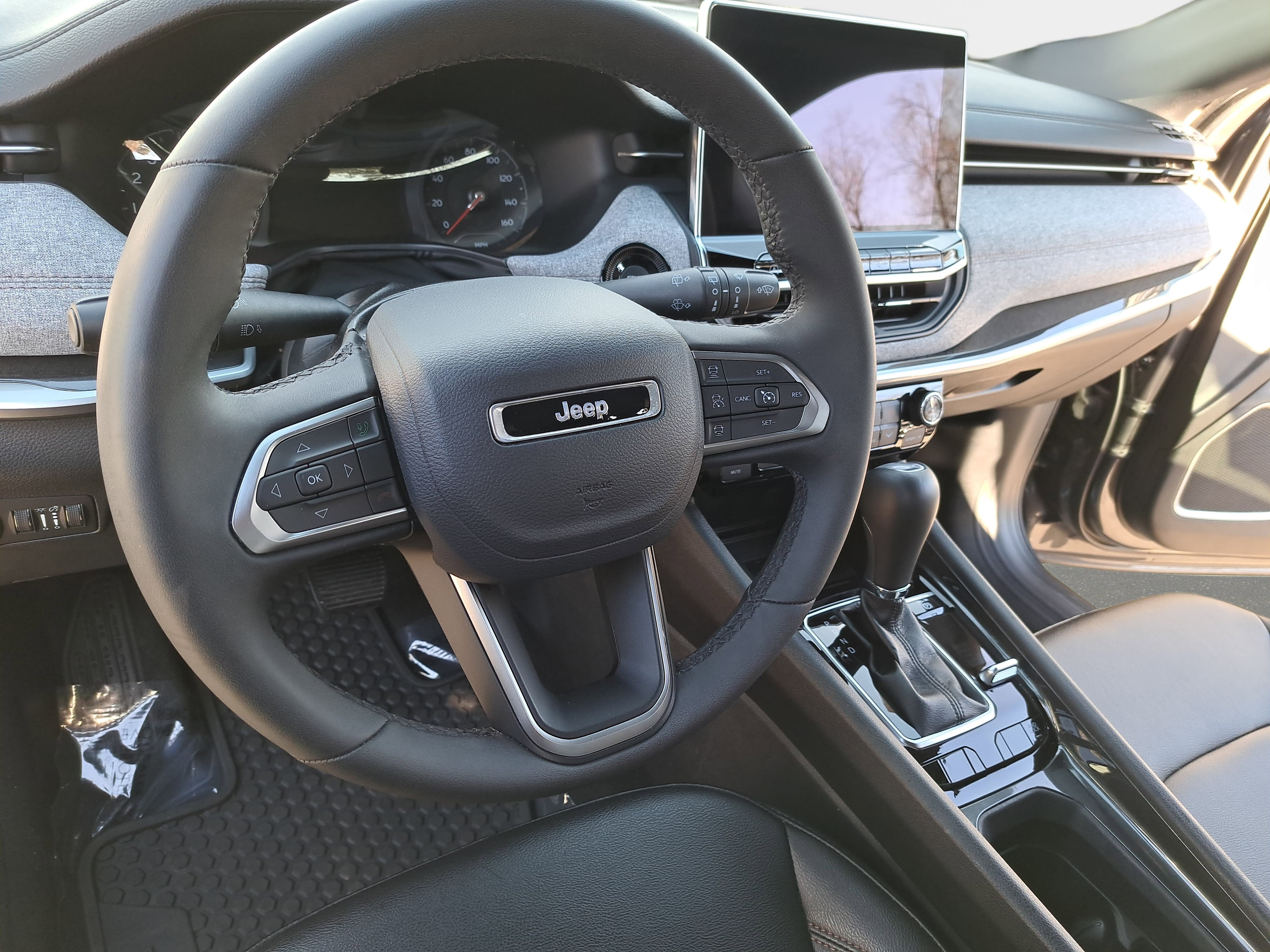 Used 2024 Jeep Compass Latitude image 17