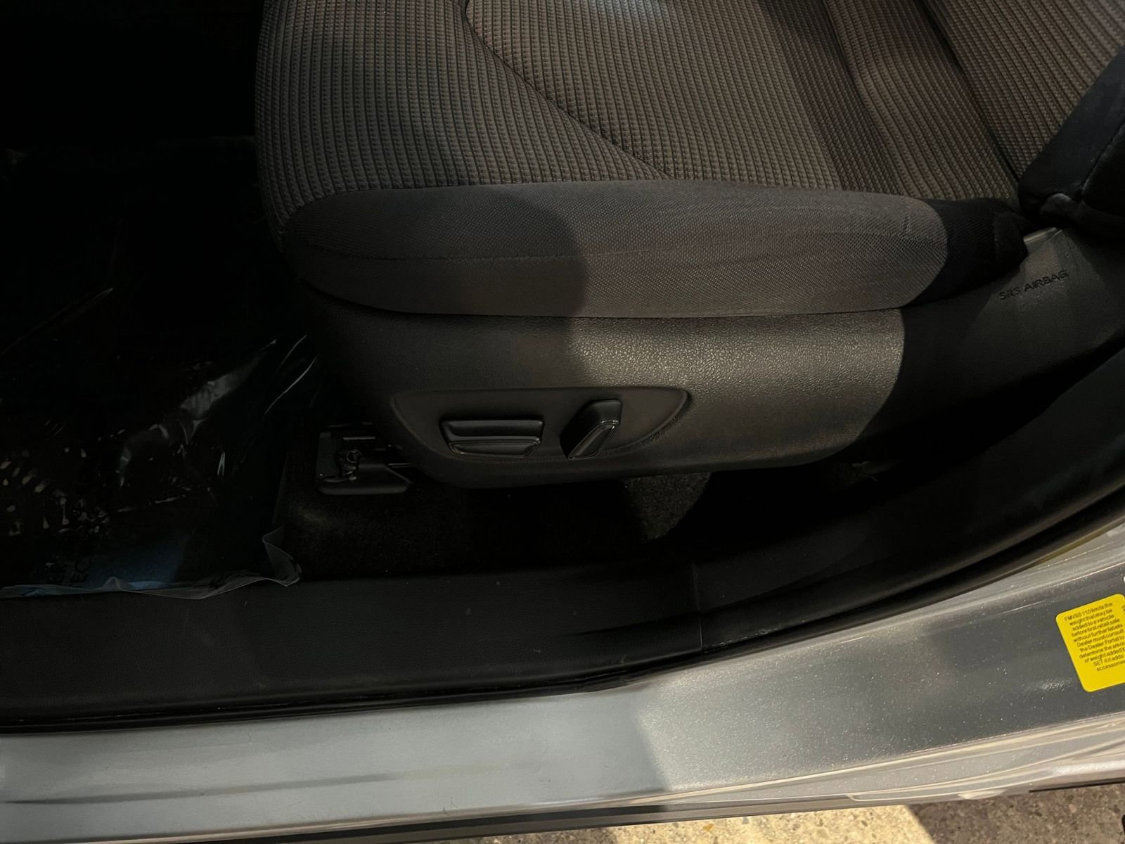 Used 2025 Toyota Highlander LE FWD image 22