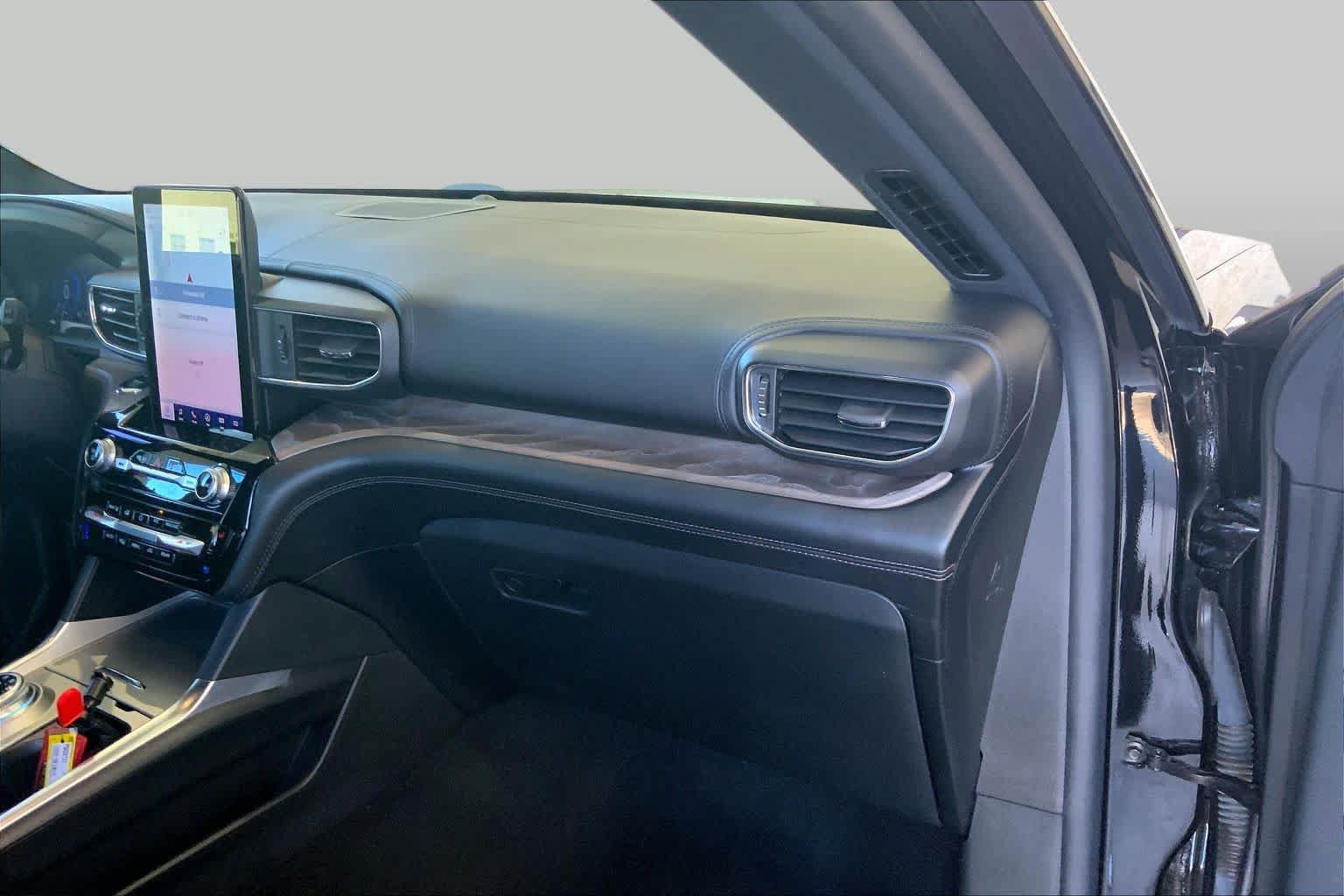 Used 2023 Ford Explorer Platinum w/ Technology Package AWD/4WD image 19