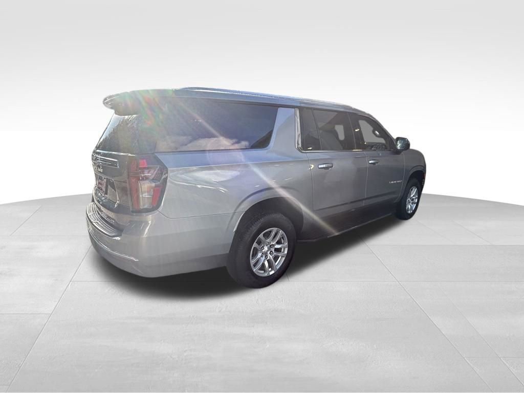 Used 2023 Chevrolet Suburban LT image 4