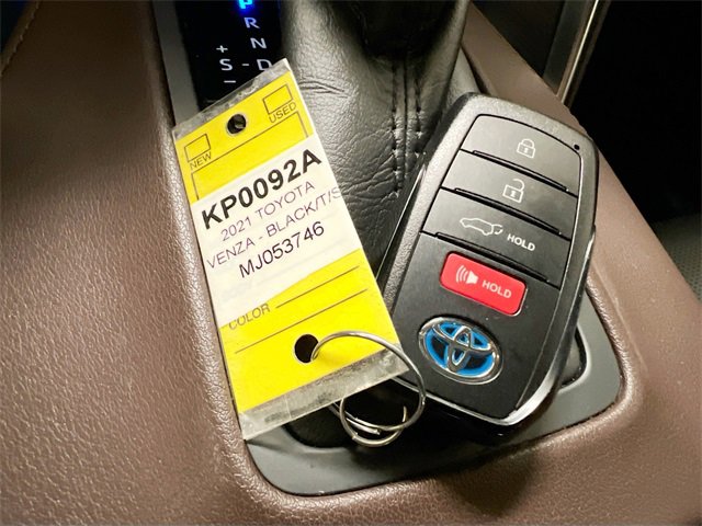 Used 2021 Toyota Venza XLE image 16