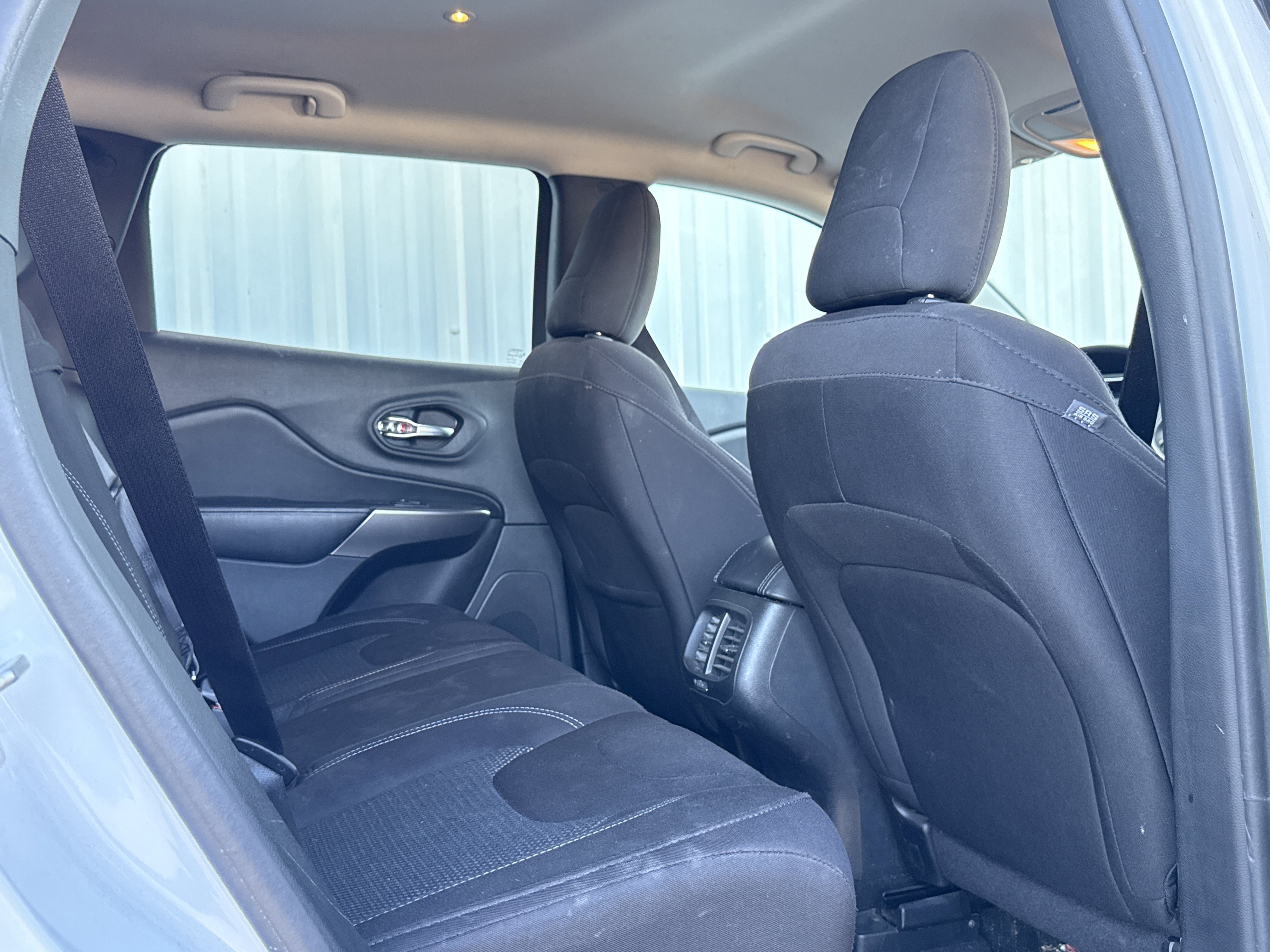 Used 2019 Jeep Cherokee Latitude w/ Popular Appearance Group image 29