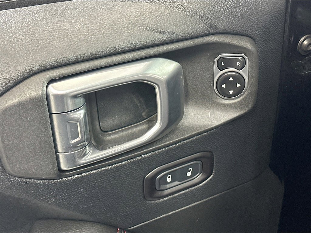 Used 2018 Jeep Wrangler Unlimited Rubicon w/ Safety Group image 18
