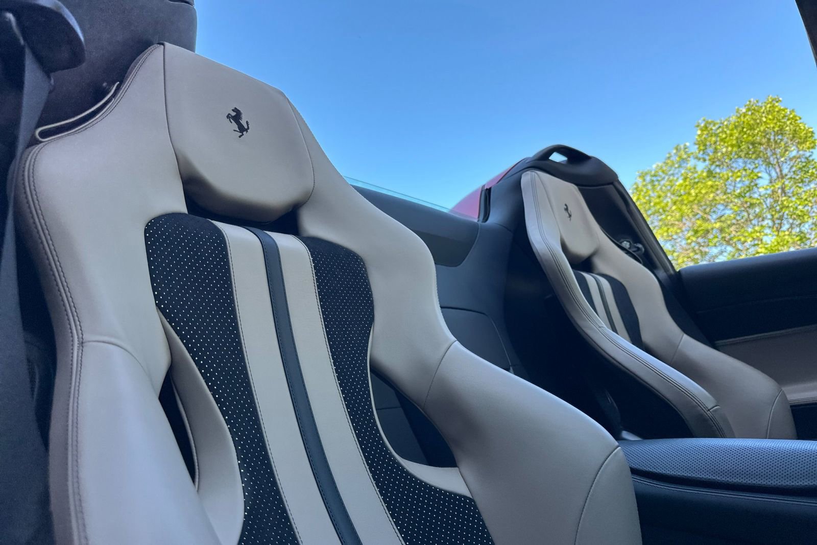 Used 2021 Ferrari 812 GTS RWD image 18