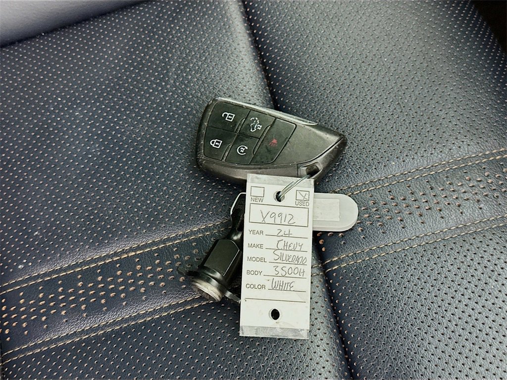 Used 2024 Chevrolet Silverado 3500 High Country w/ High Country Premium Package image 34