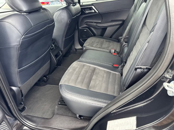 Used 2025 Mitsubishi Outlander SE AWD/4WD image 13