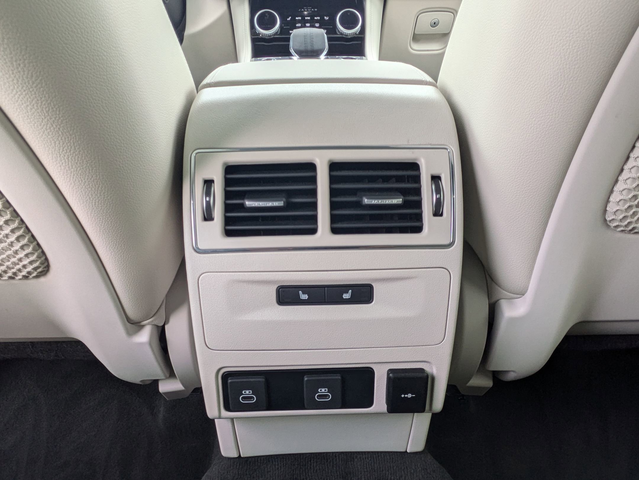 Used 2026 Jaguar F-PACE R-Dynamic S image 23