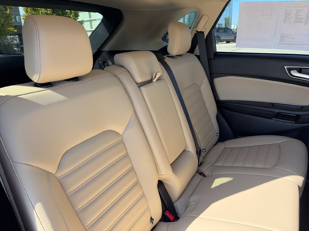 Used 2024 Ford Edge SEL w/ Convenience Package AWD/4WD image 32