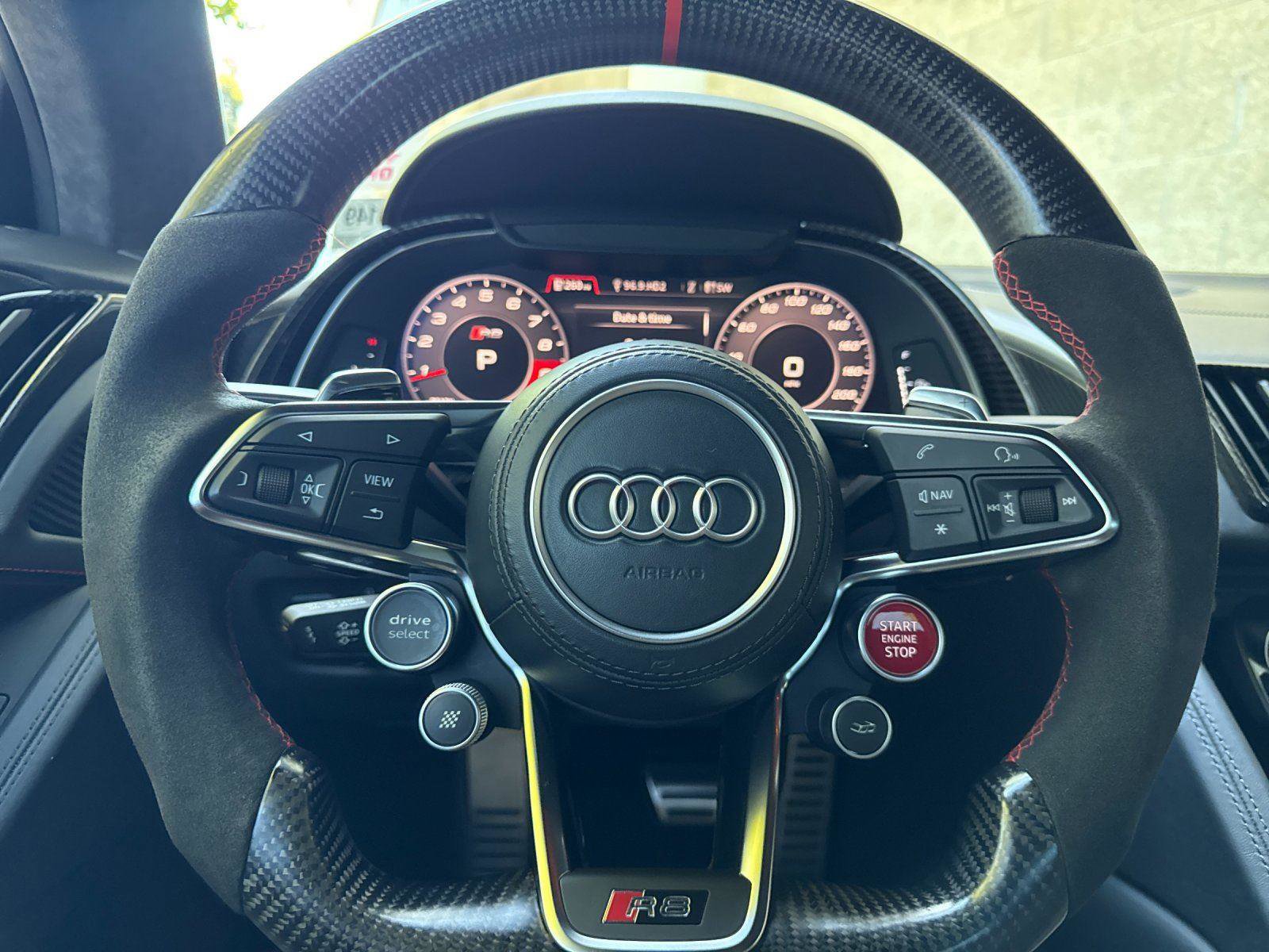 Used 2022 Audi R8 V10 w/ Premium Package RWD image 21