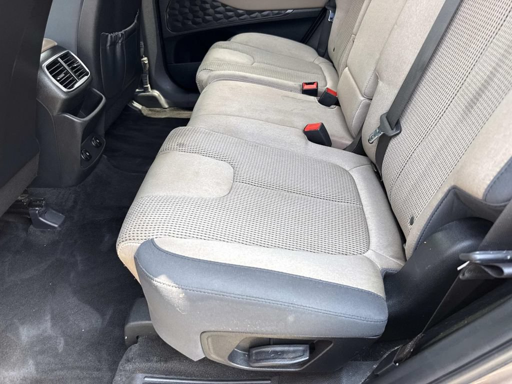 Used 2020 Hyundai Santa Fe SE w/ Cargo Package FWD image 15