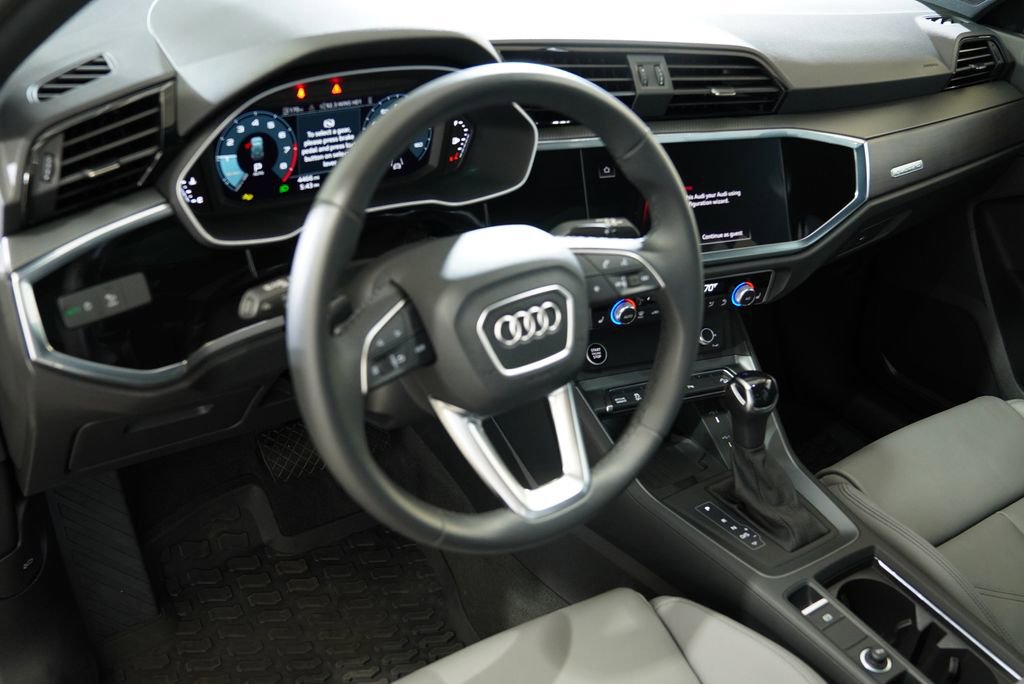 Certified 2025 Audi Q3 2.0T Premium w/ Convenience Package image 19