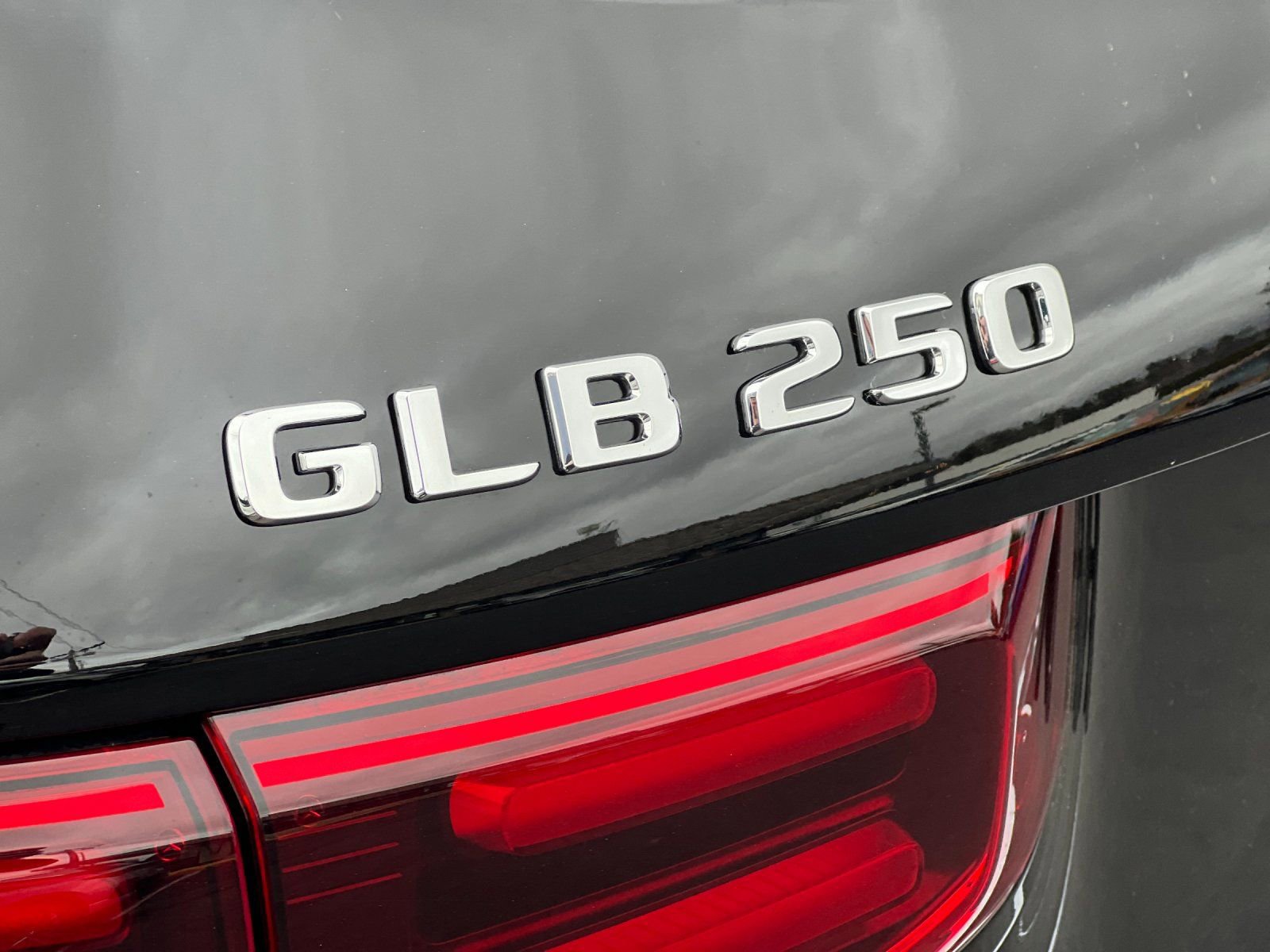 Used 2024 Mercedes-Benz GLB 250 4MATIC image 22