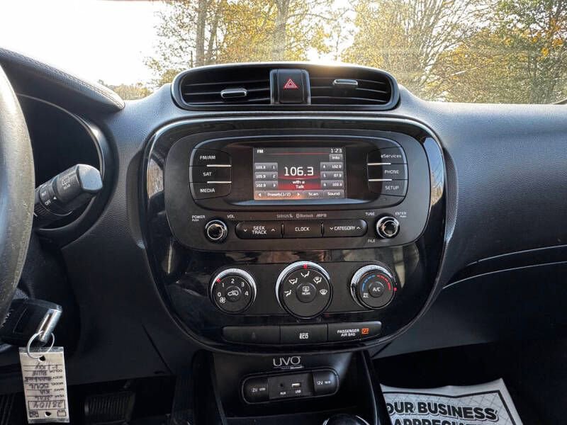 Used 2016 Kia Soul ! FWD image 17