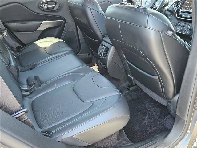 Used 2019 Jeep Cherokee Limited w/ Luxury Group FWD image 19