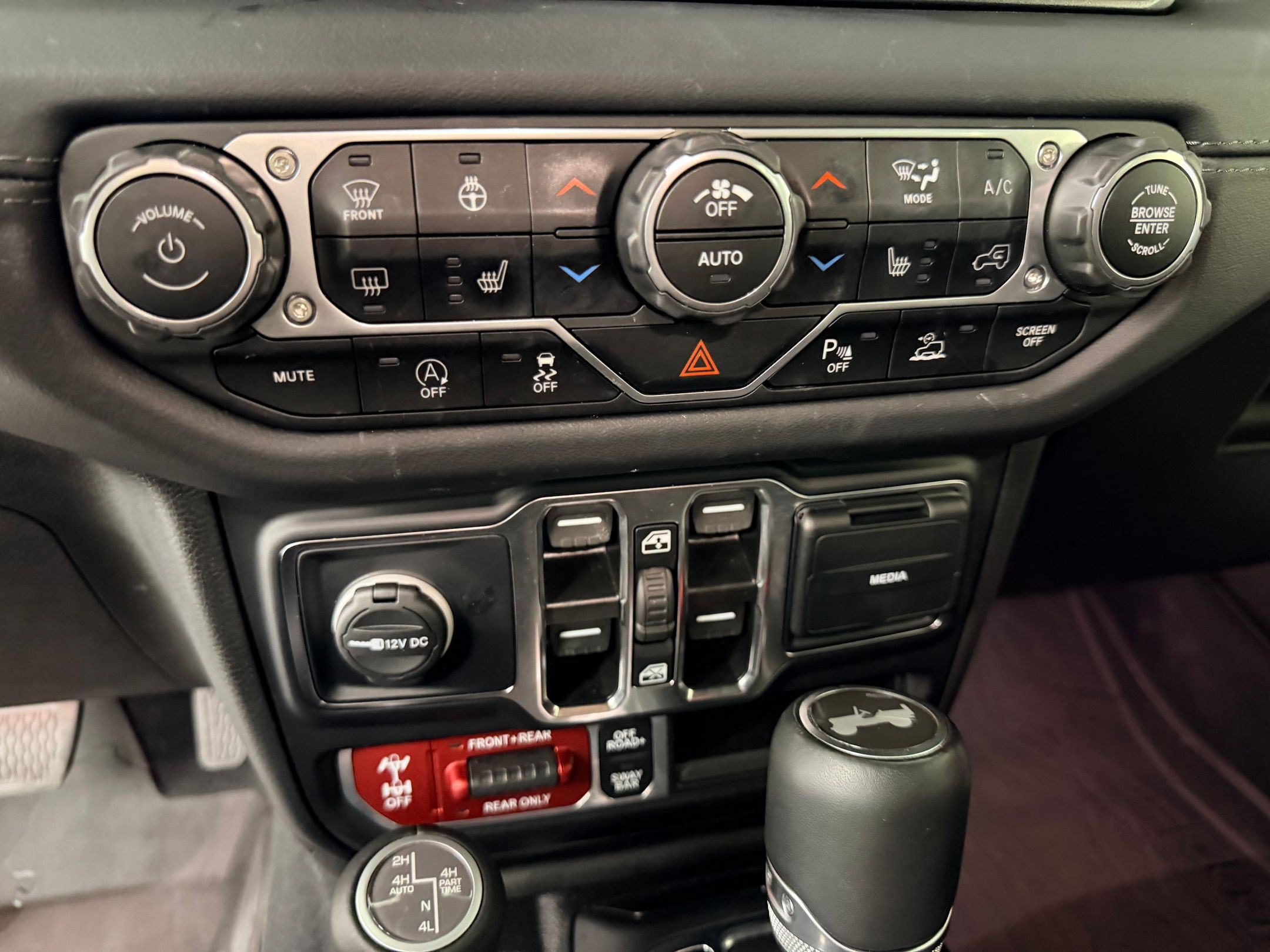 Used 2024 Jeep Wrangler Unlimited Rubicon AWD/4WD image 19