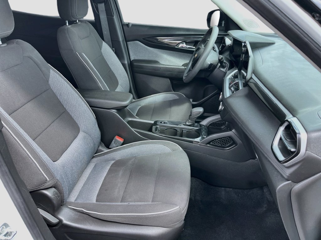 Used 2025 Chevrolet TrailBlazer LS w/ LS Convenience Package FWD image 25