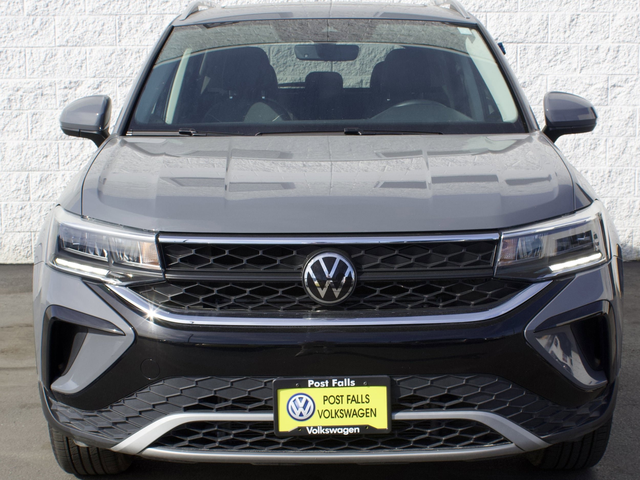 Used 2023 Volkswagen Taos SE w/ Panoramic Sunroof Package AWD/4WD image 2