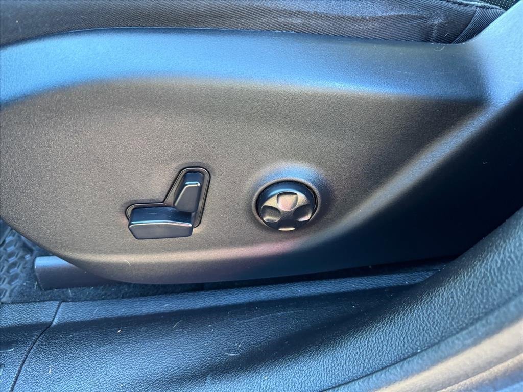 Used 2020 Jeep Cherokee Trailhawk image 12