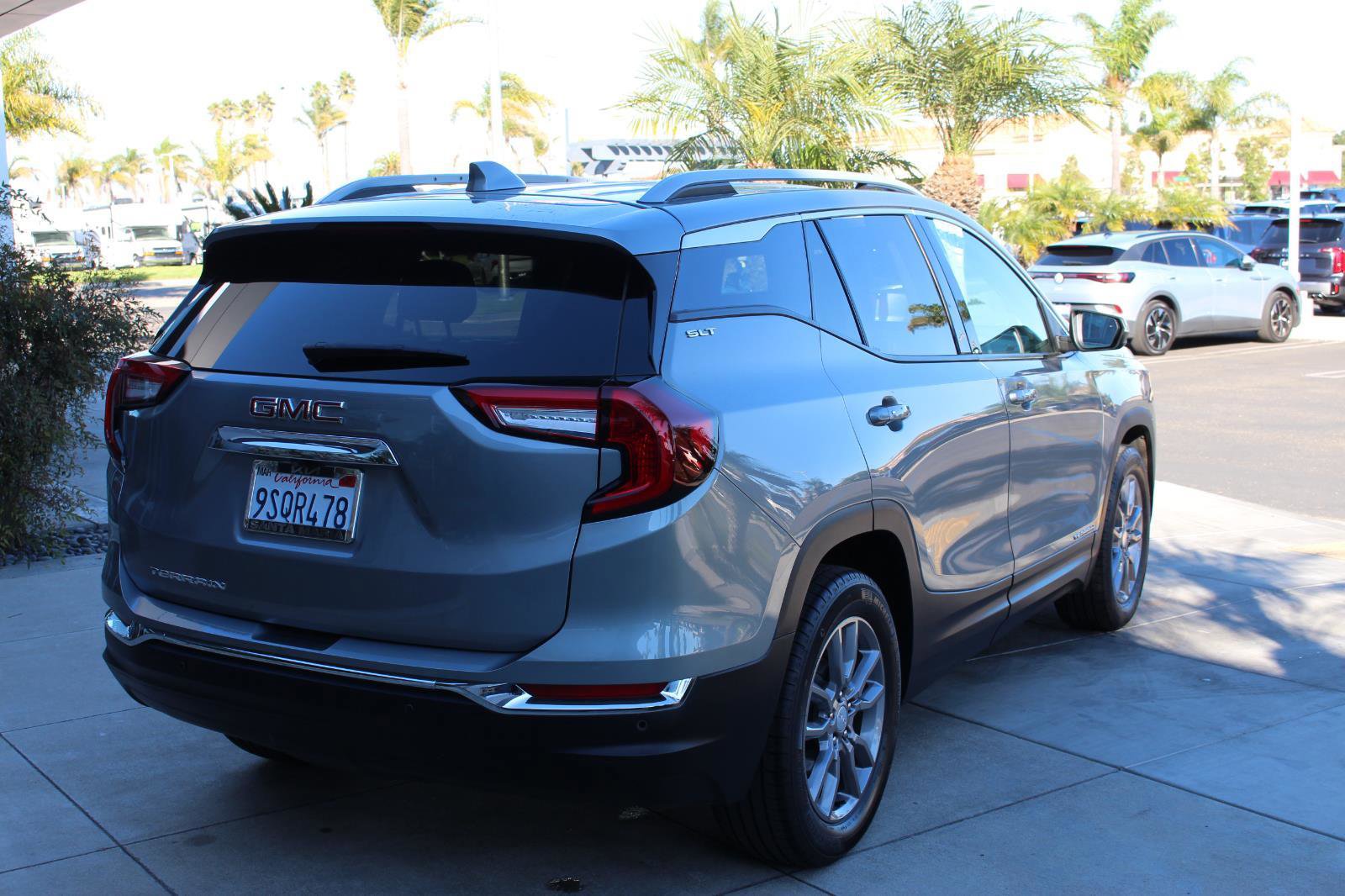 Used 2024 GMC Terrain SLT image 9