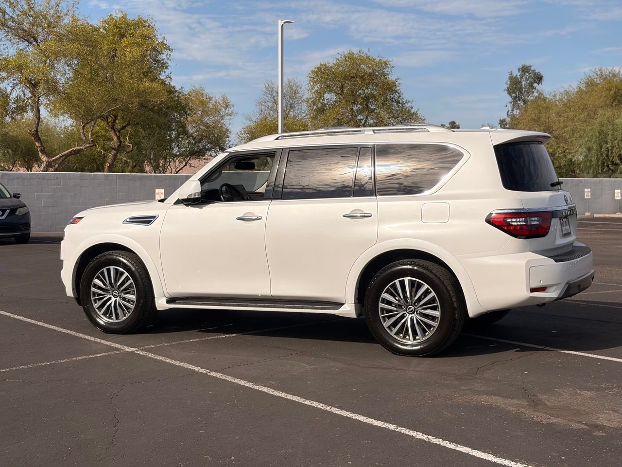Used 2024 Nissan Armada SL w/ Captain's Chairs Package RWD image 4