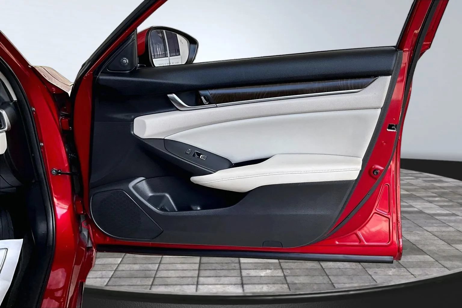 Used 2018 Honda Accord EX-L image 25