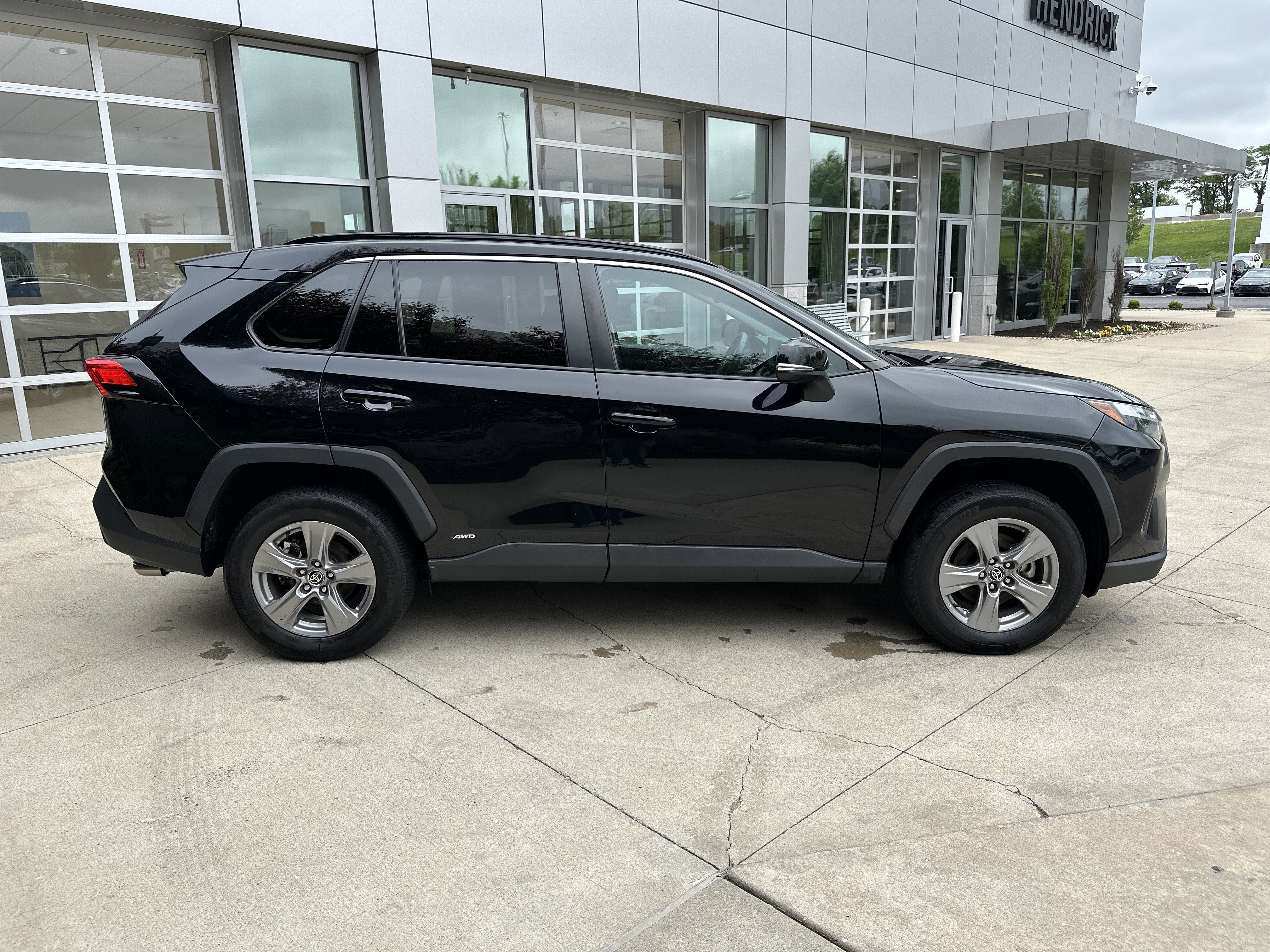 Used 2022 Toyota RAV4 XLE w/ Convenience Package AWD/4WD image 10