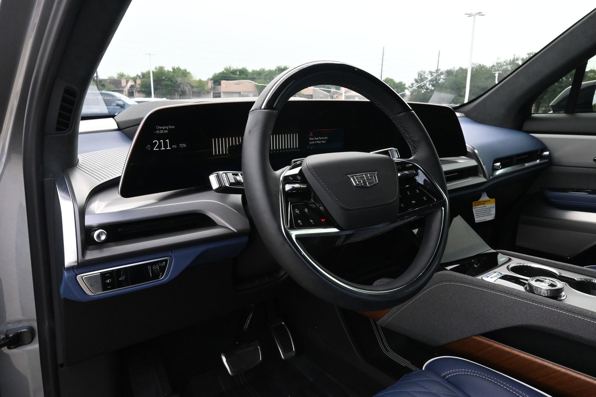 Used 2026 Cadillac Vistiq Premium Luxury w/ LPO, Floor Liner Package AWD/4WD image 17