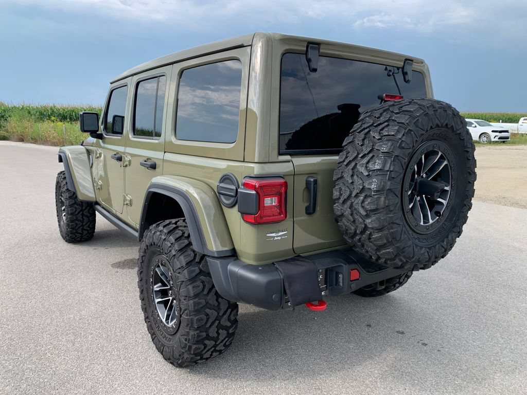 Used 2025 Jeep Wrangler Unlimited Rubicon AWD/4WD image 5