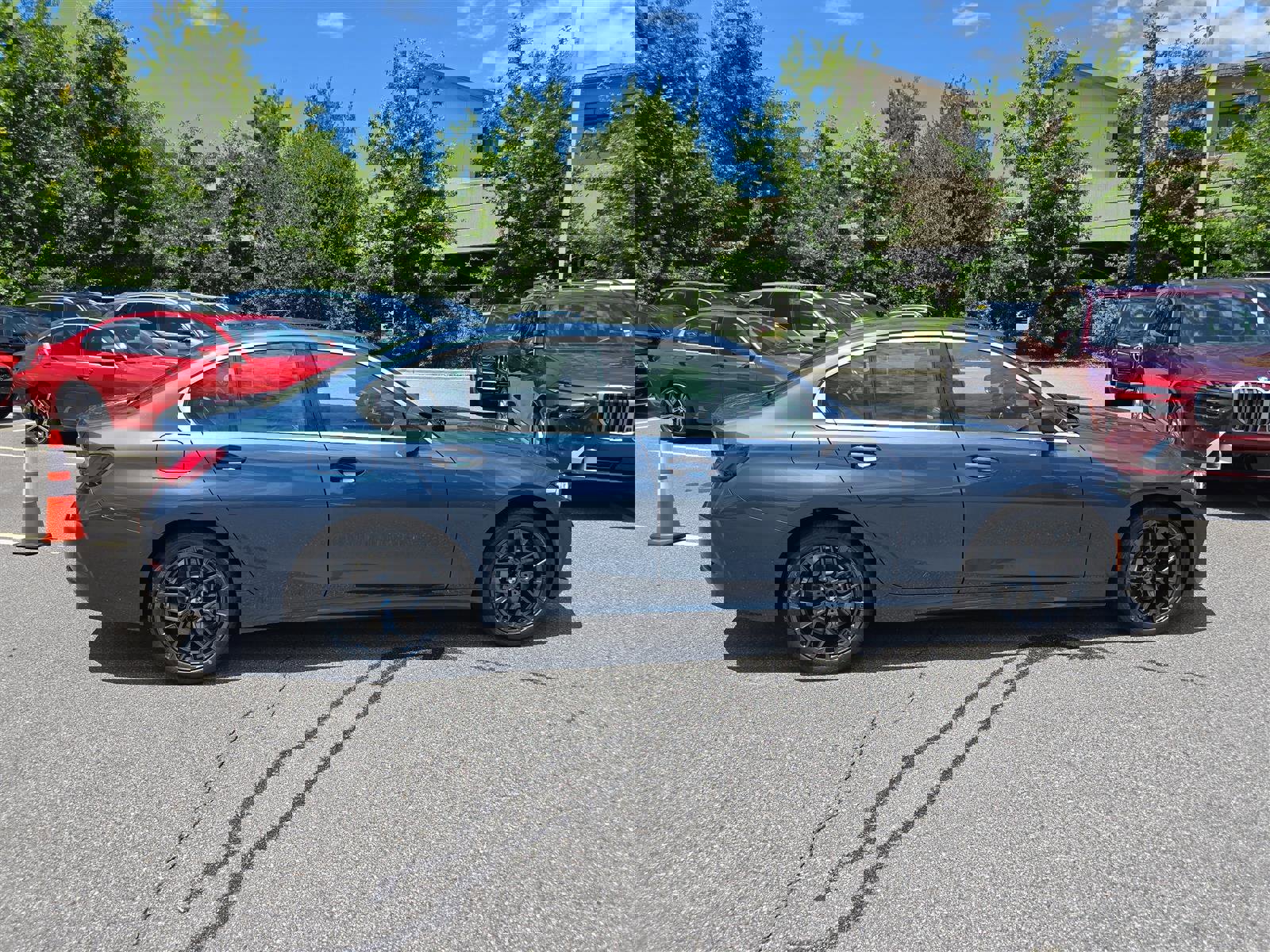 New 2025 BMW 330i xDrive Sedan w/ Convenience Package image 2