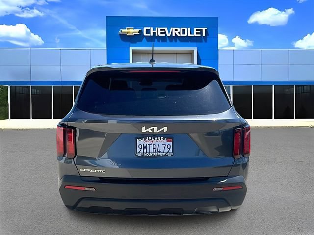 Used 2023 Kia Sorento LX FWD image 4