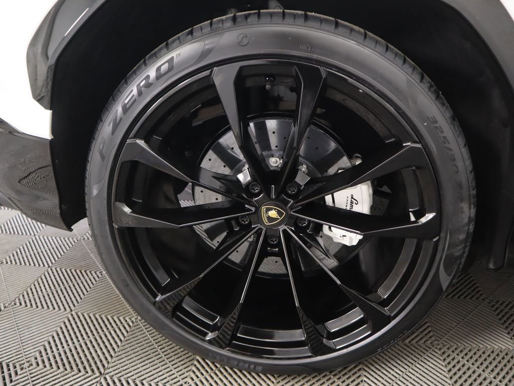 Used 2022 Lamborghini Urus image 33