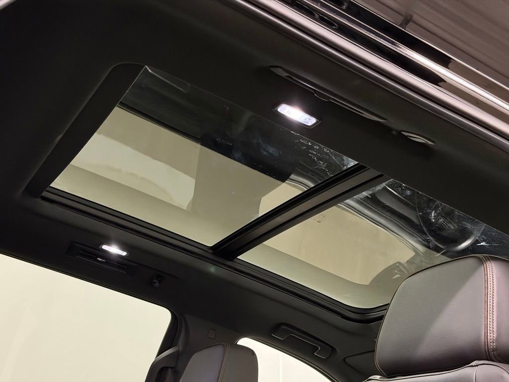 Used 2021 Chevrolet Tahoe High Country w/ Premium Package image 12