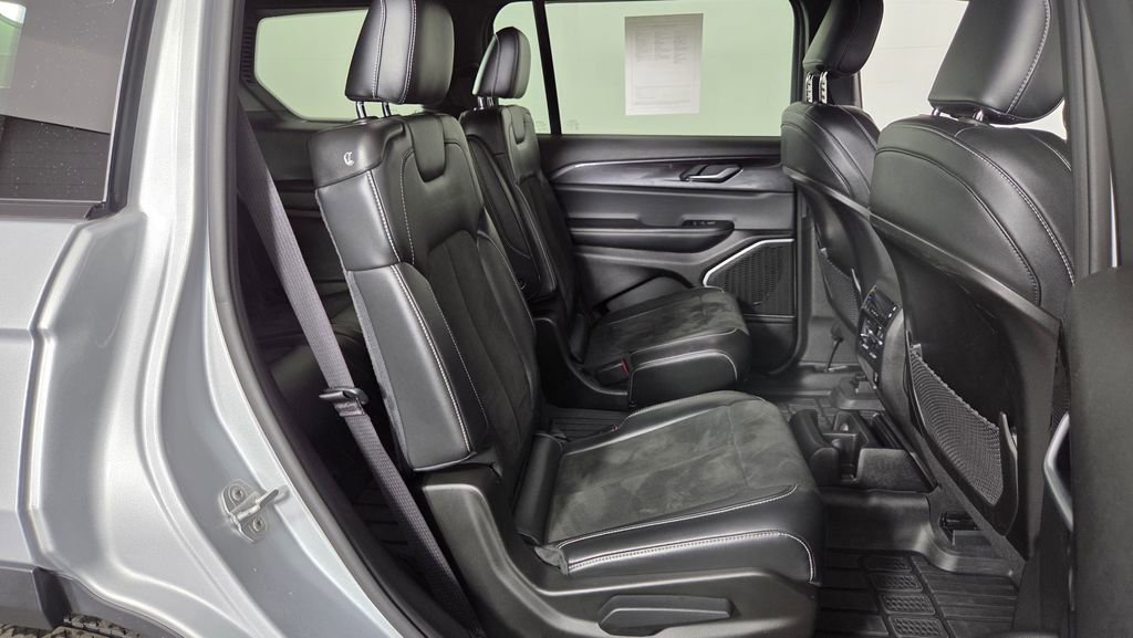 Used 2022 Jeep Grand Cherokee L Altitude image 36