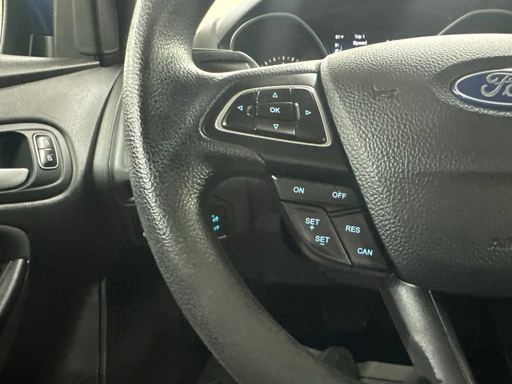 Used 2018 Ford Focus SE w/ SE Appearance Package FWD image 39