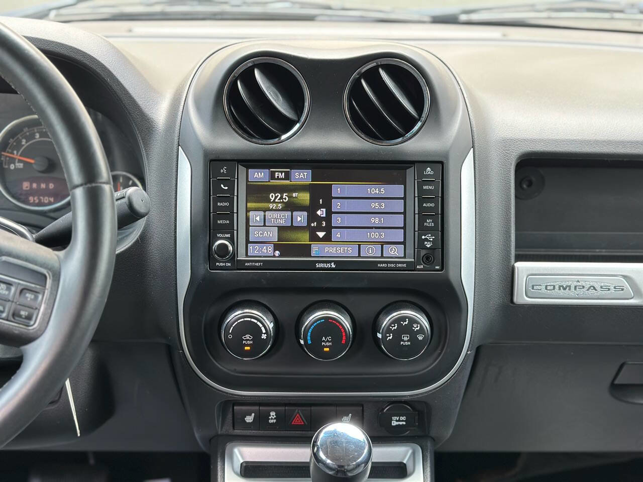 Used 2014 Jeep Compass Latitude FWD image 17
