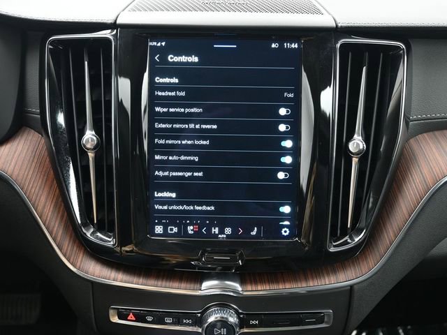 Used 2023 Volvo XC60 B6 Ultimate w/ Protection Package Premier image 17