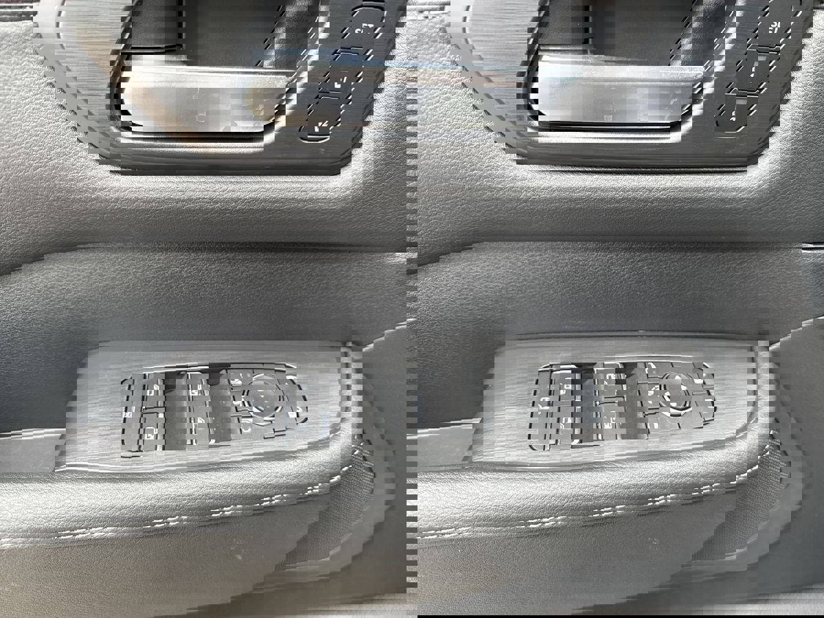 New 2026 Nissan Armada SL w/ Captain's Chari Seat Package image 20