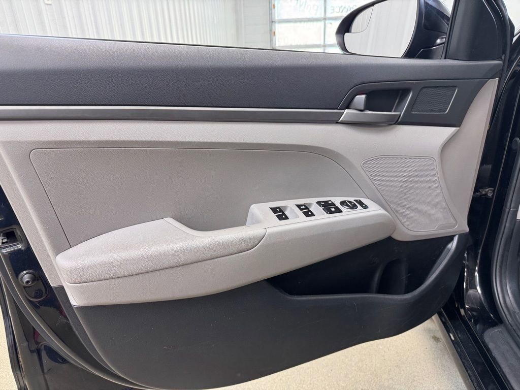 Used 2017 Hyundai Elantra SE image 8