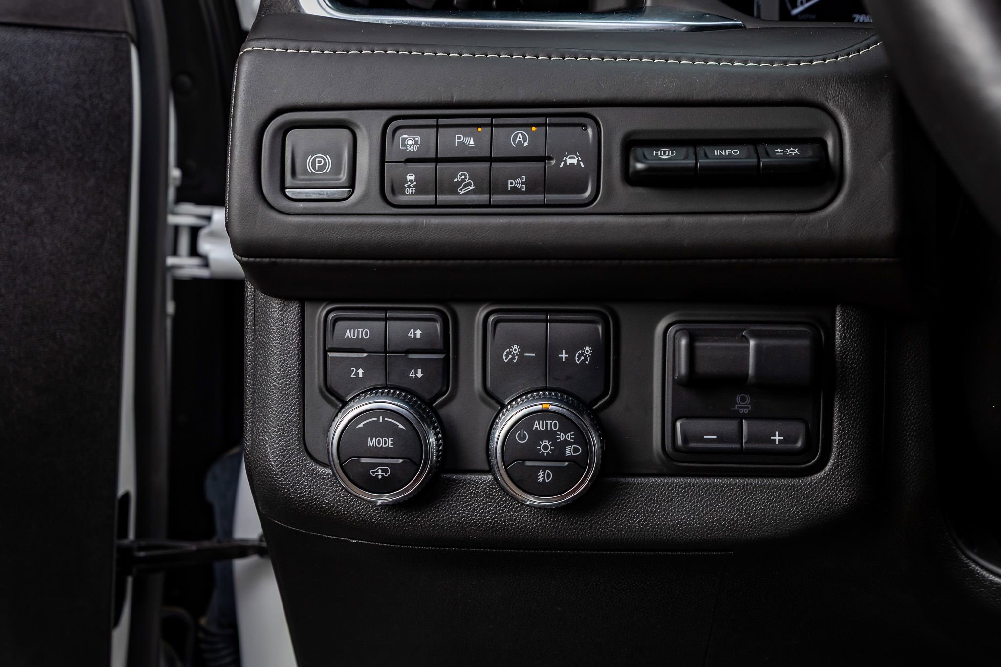 Used 2023 GMC Yukon XL Denali Ultimate image 21