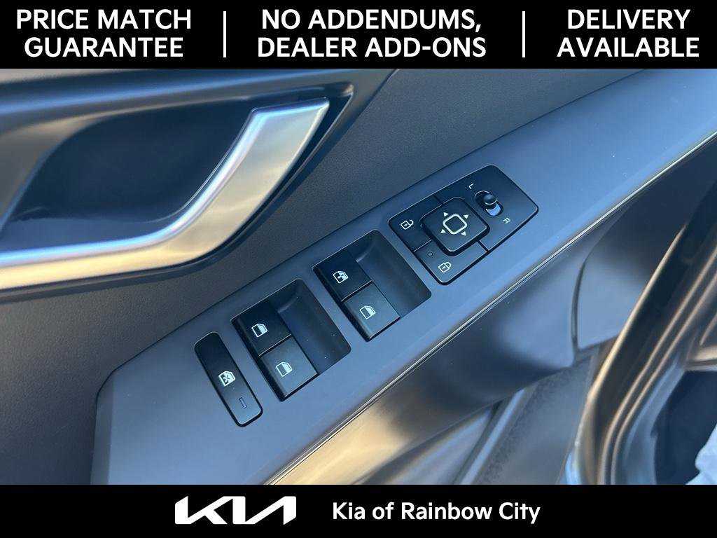 Used 2025 Kia Niro LX image 20